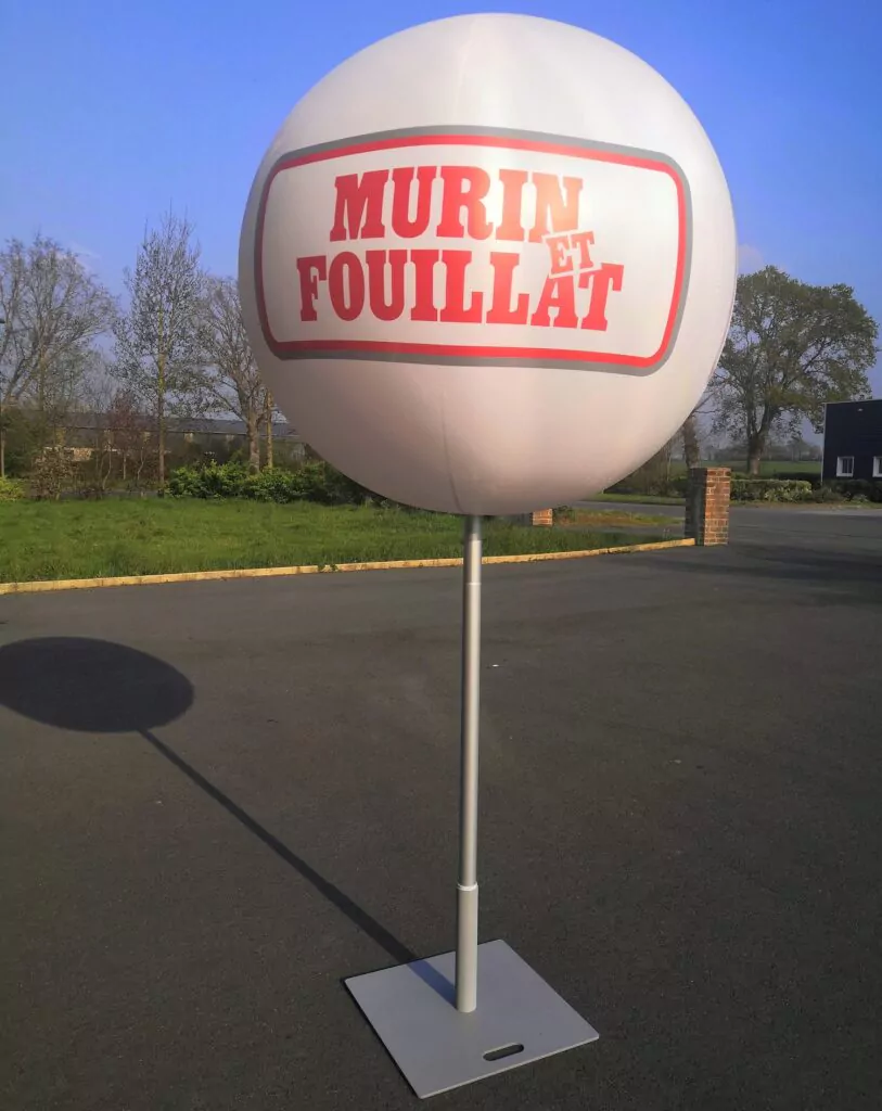 Ballon gonflable géant posé sur trépied pour votre publicité