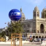 Marseille ballon devant église