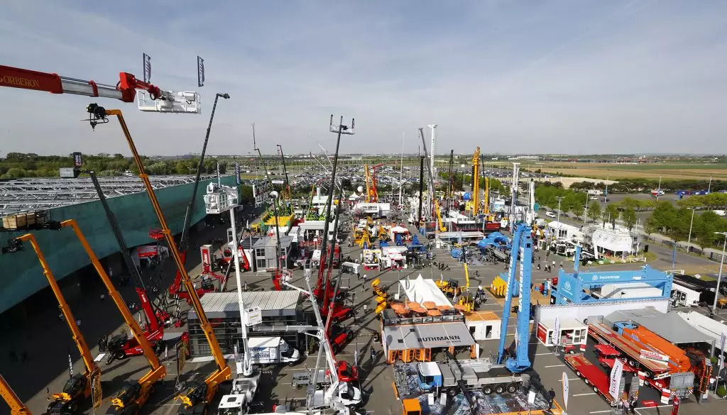 divers stand vu du haut au salon intermat