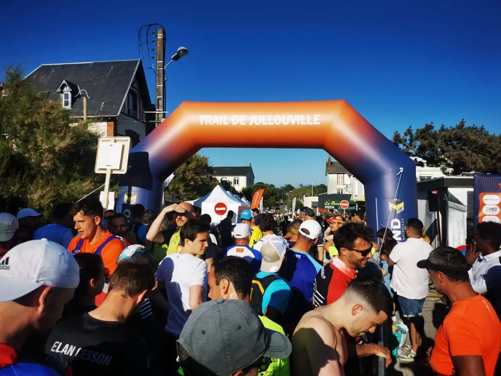 arche pour l'arrivé du trail de jullouville