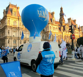 montgolfière gonflable UNSA pour manifestation à Paris